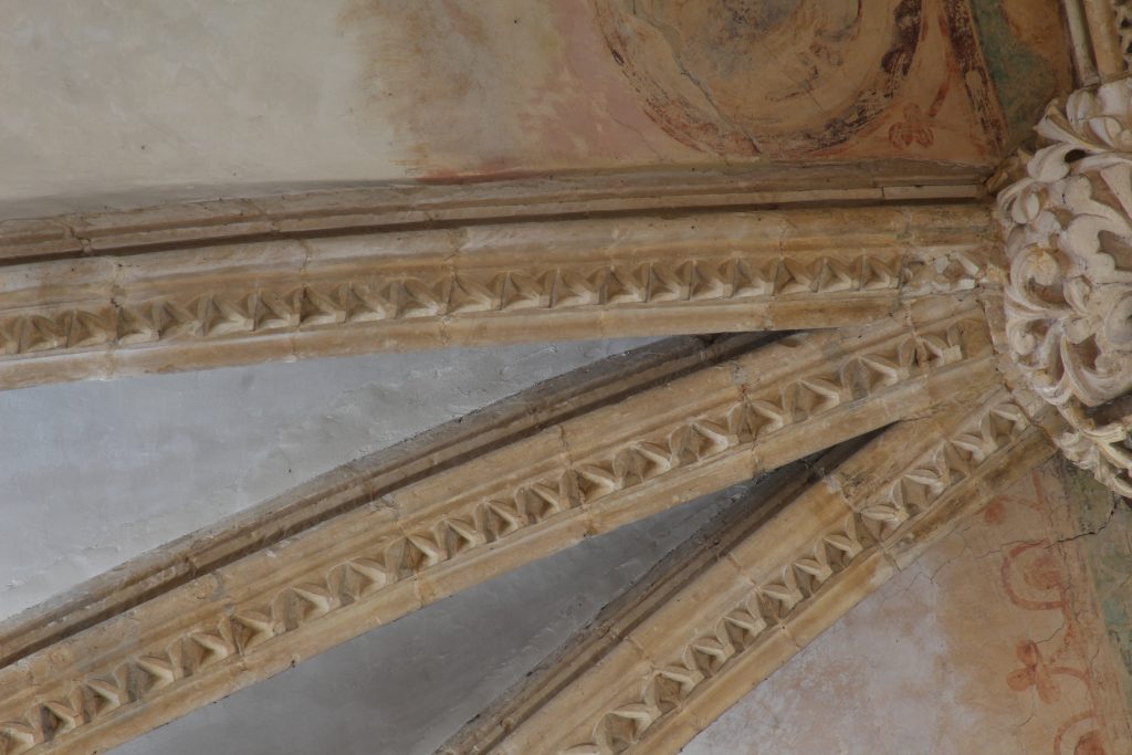 Image of dogtooth pattern rib moulding in the south arm of the great transept at Lincoln Cathedral