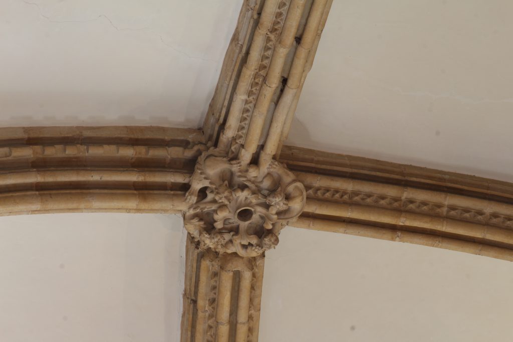 Image of multiple intersecting rib profiles in bay S7 of the south aisle of St Hugh's Choir