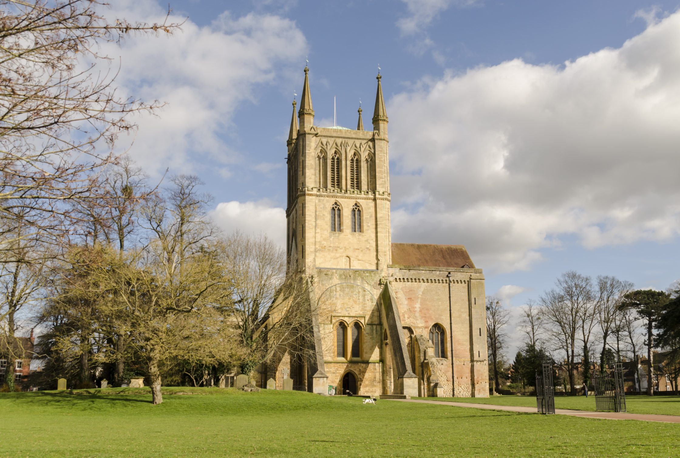 Jules Guffogg and Jenny Hannan Pershore_Abbey_(32976178630) WIKIMEDIA COMMONS