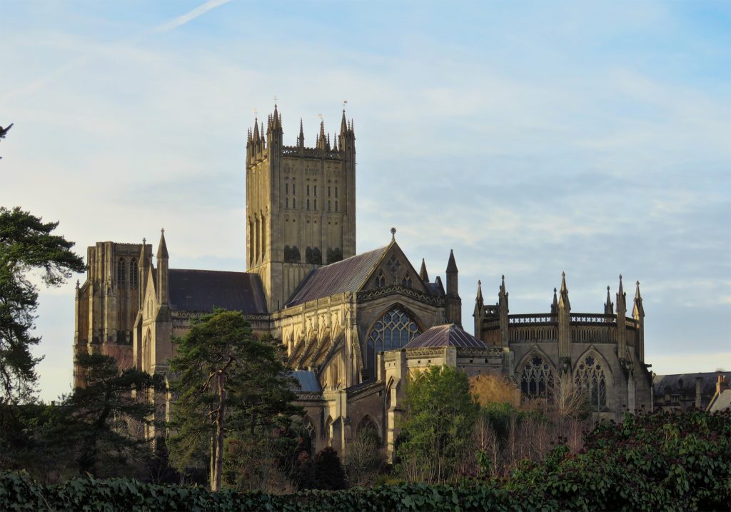 Image of exterior of Wells Cathedral, photograph by Prosthetic Head (Wikimedia Commons, CC-BY-SA-4.0)